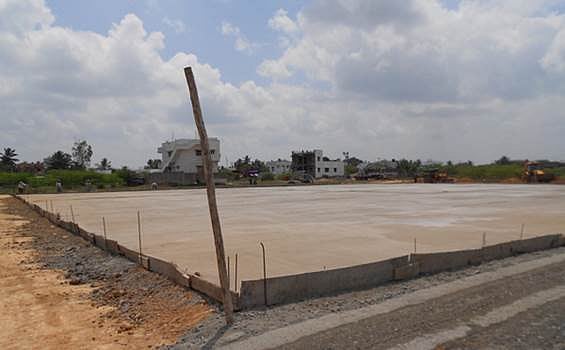 முதல்வர் வருகை: சிதம்பரம் புறவழிச்சாலையில் சிமெண்டினாலான ஹெலிகாப்டர் தளம் அமைப்பு